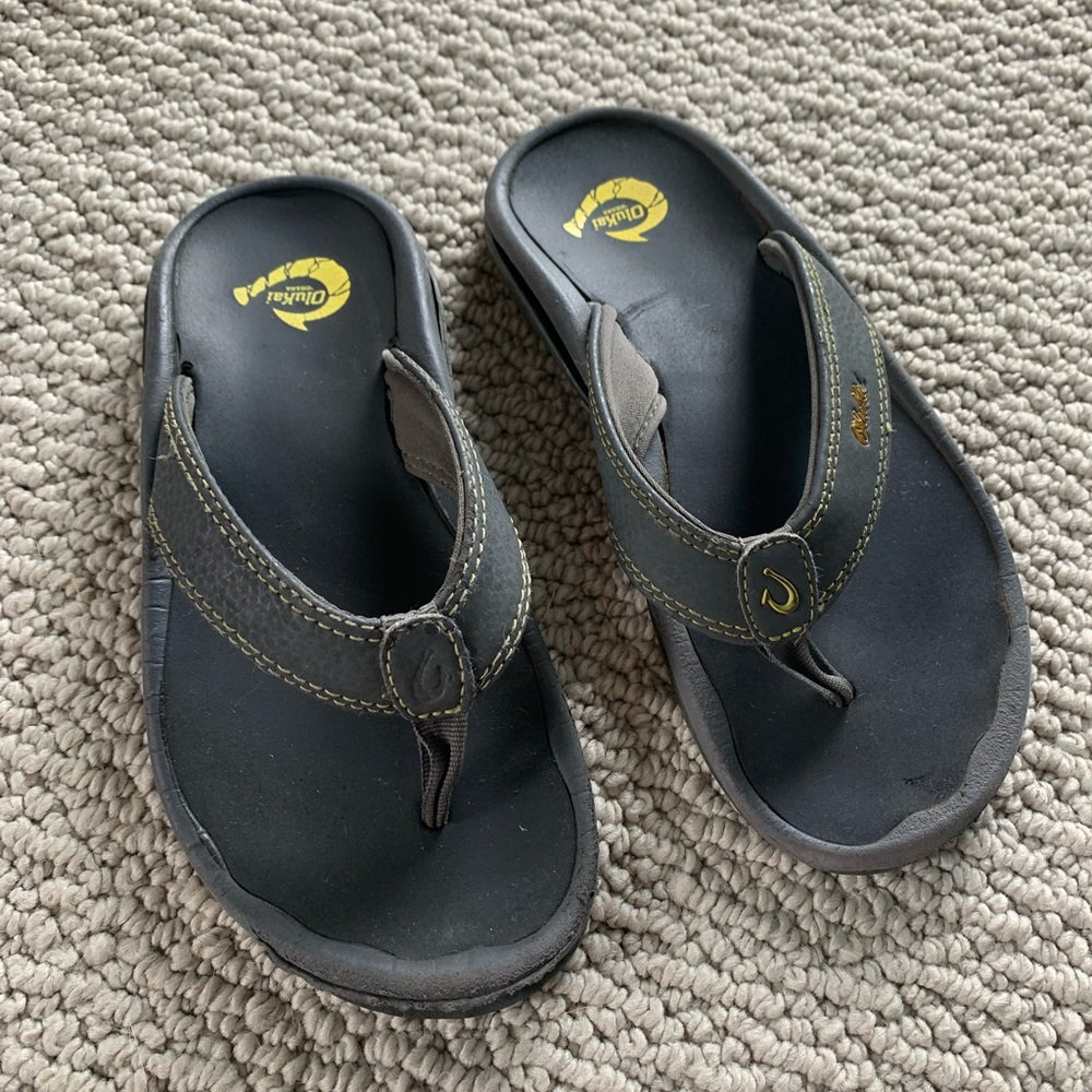 OluKai kids flip flops